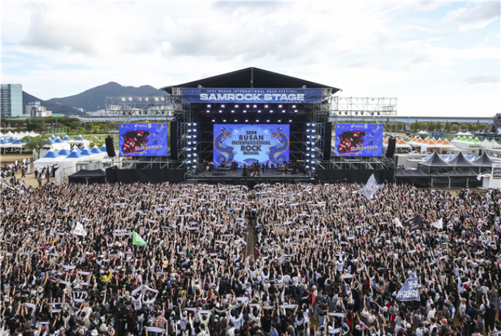 Crowd at the Busan International Rock Festival in Samnak Ecological Park