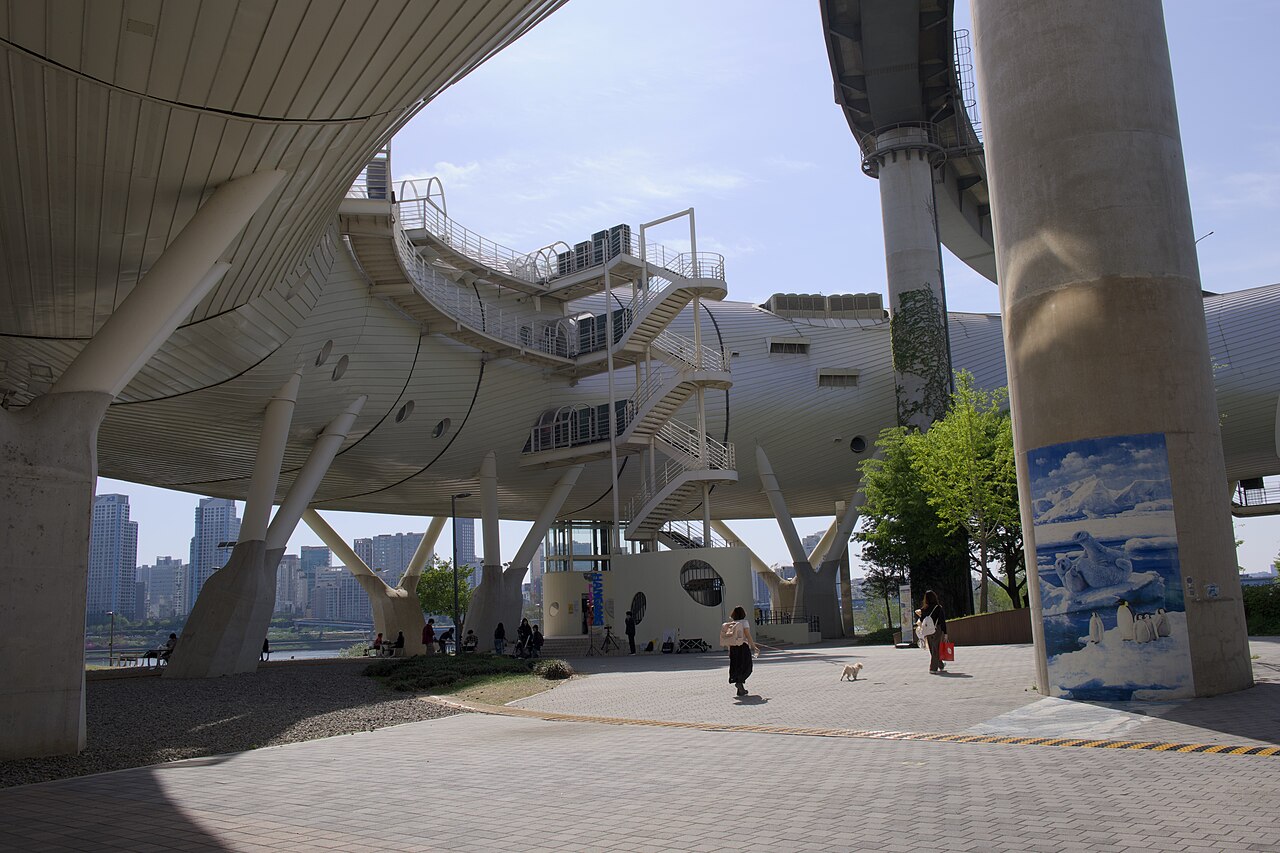 Daytime view of Ttukseom Hangang Park, the autumn drone-show venue, photographed in April 2026